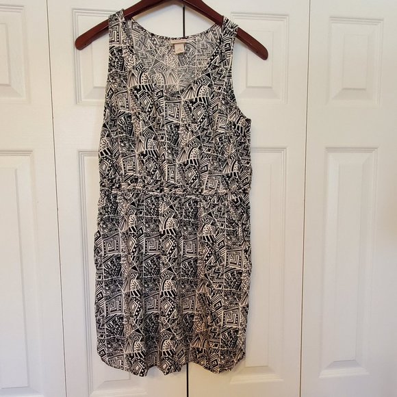 Mossimo Supply Co. Black and White Geometric Design with Cutout in Back - Picture 1 of 8